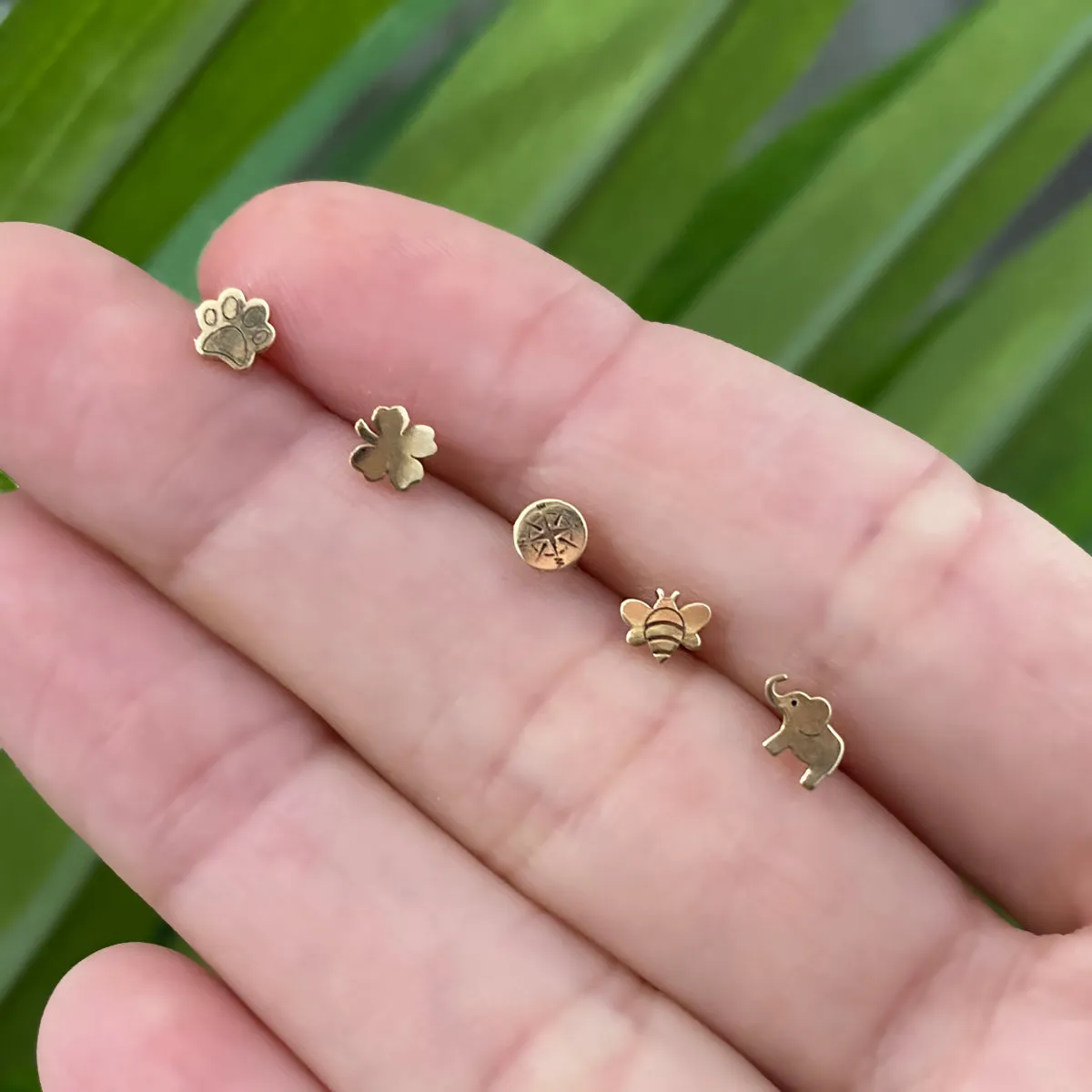 14k Itty Bitty Dog Paw Stud