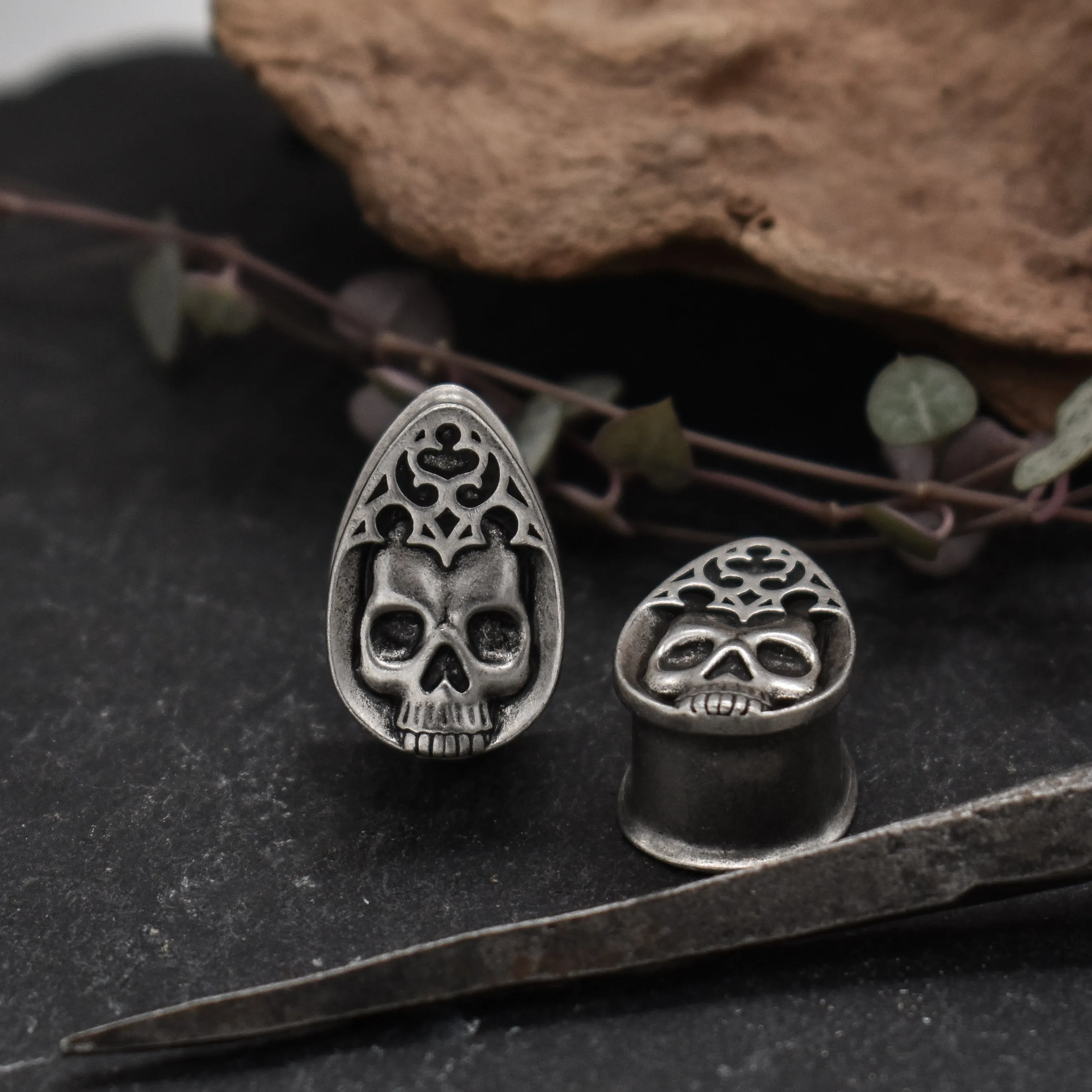 Cathedral Skull Teardrop Plugs