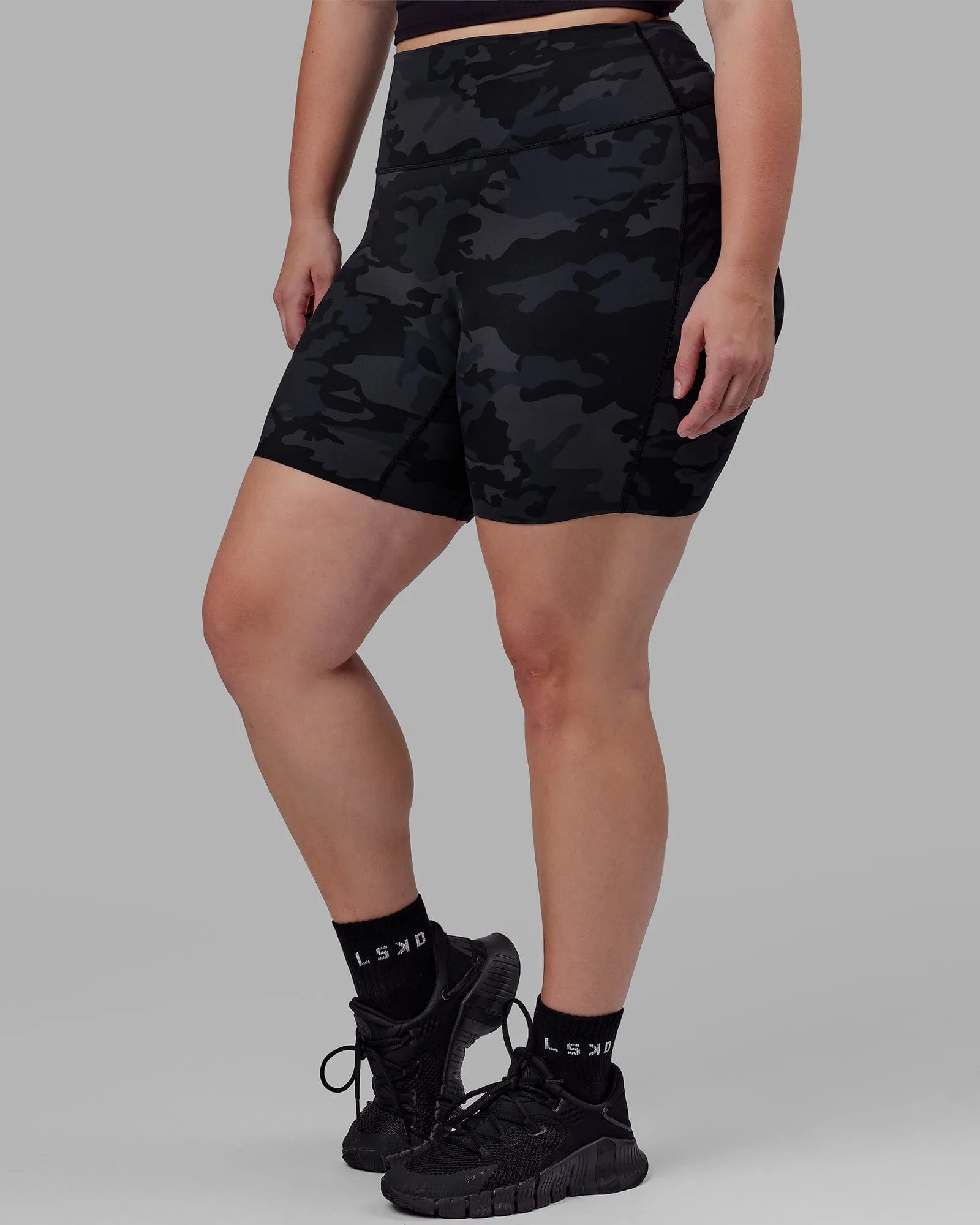 Elixir Mid-Length Shorts - Black Camo