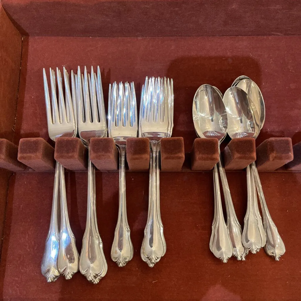 Flatware Set of 32 pieces Wallace Sterling