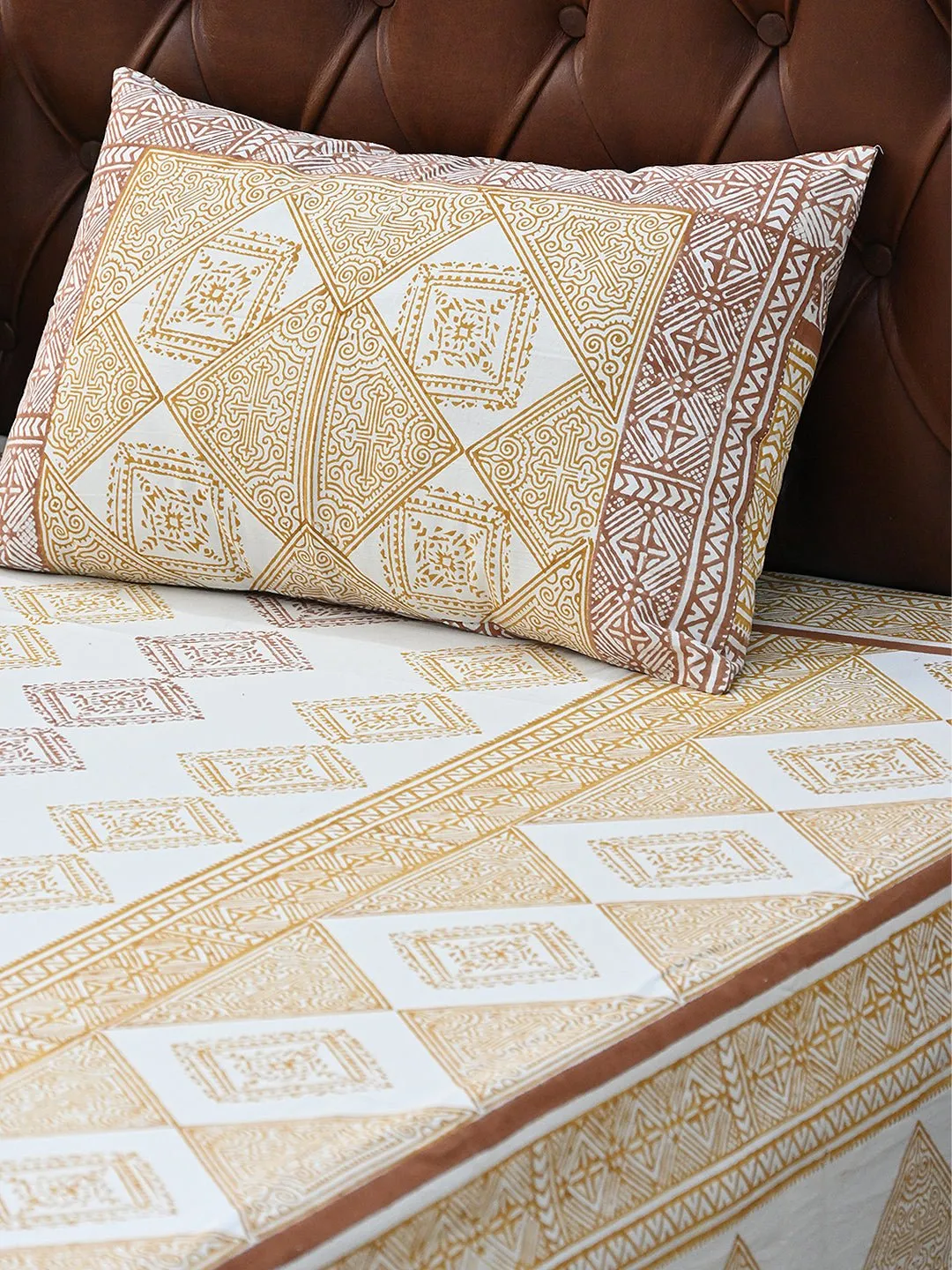 GEOMETRIC EARTHY TONE COTTON PRINTED DOUBLE BEDSHEET WITH PILLOW