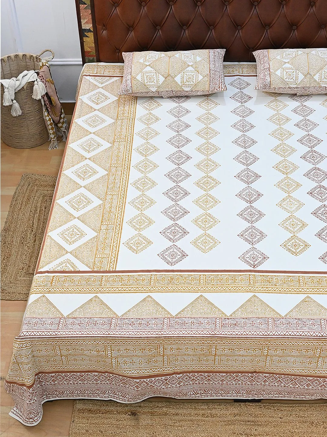 GEOMETRIC EARTHY TONE COTTON PRINTED DOUBLE BEDSHEET WITH PILLOW