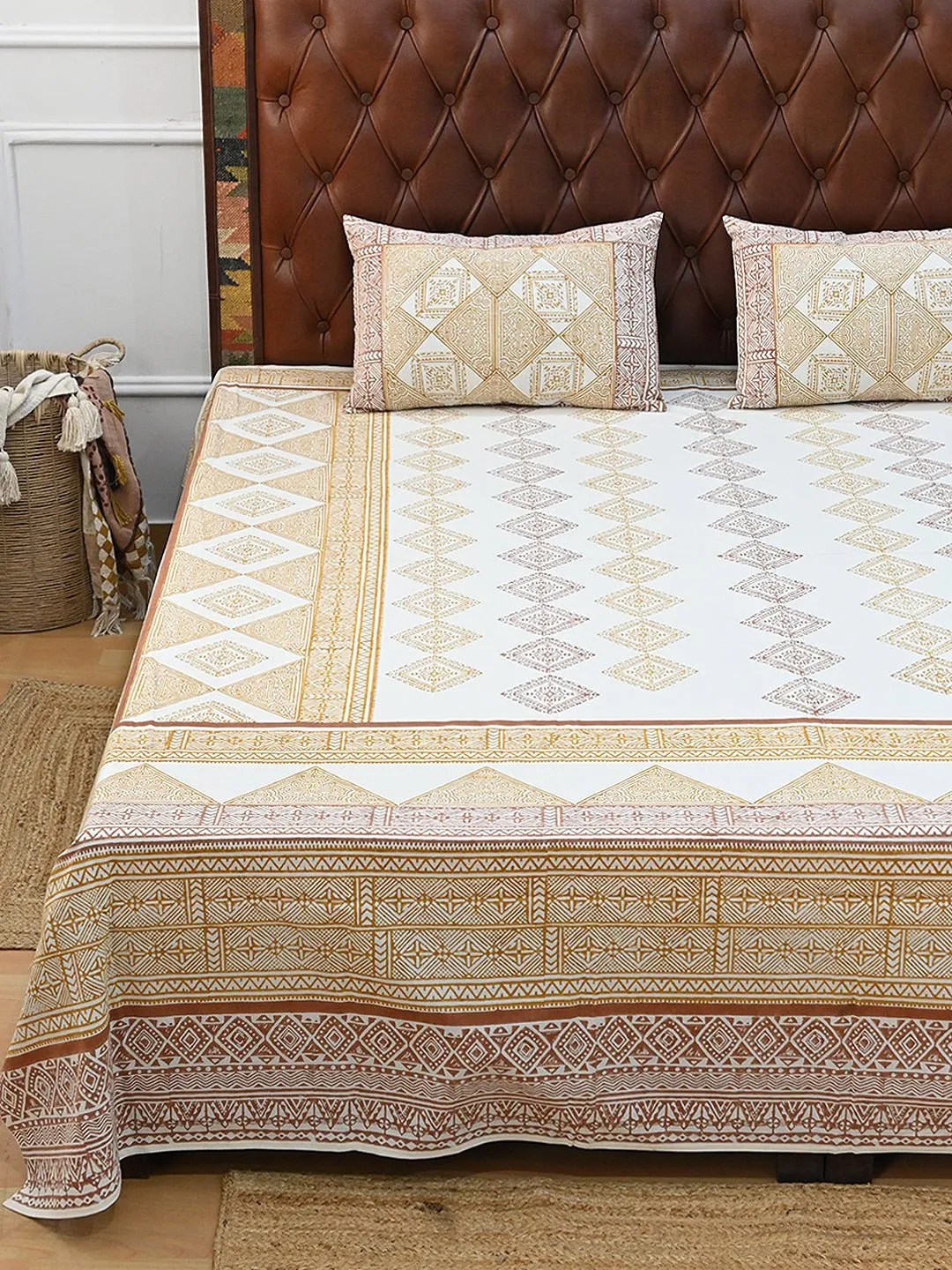 GEOMETRIC EARTHY TONE COTTON PRINTED DOUBLE BEDSHEET WITH PILLOW