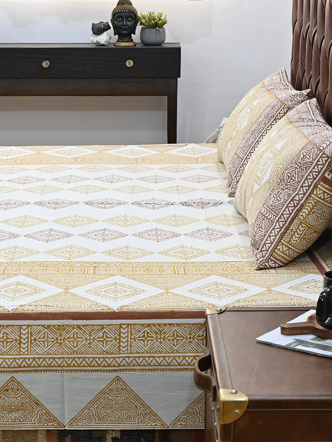 GEOMETRIC EARTHY TONE COTTON PRINTED DOUBLE BEDSHEET WITH PILLOW