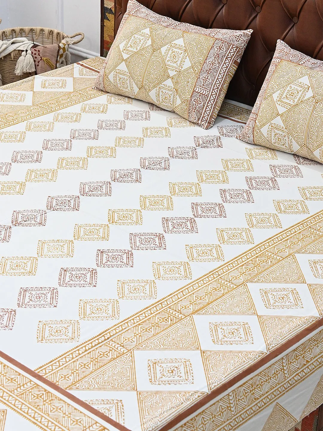 GEOMETRIC EARTHY TONE COTTON PRINTED DOUBLE BEDSHEET WITH PILLOW