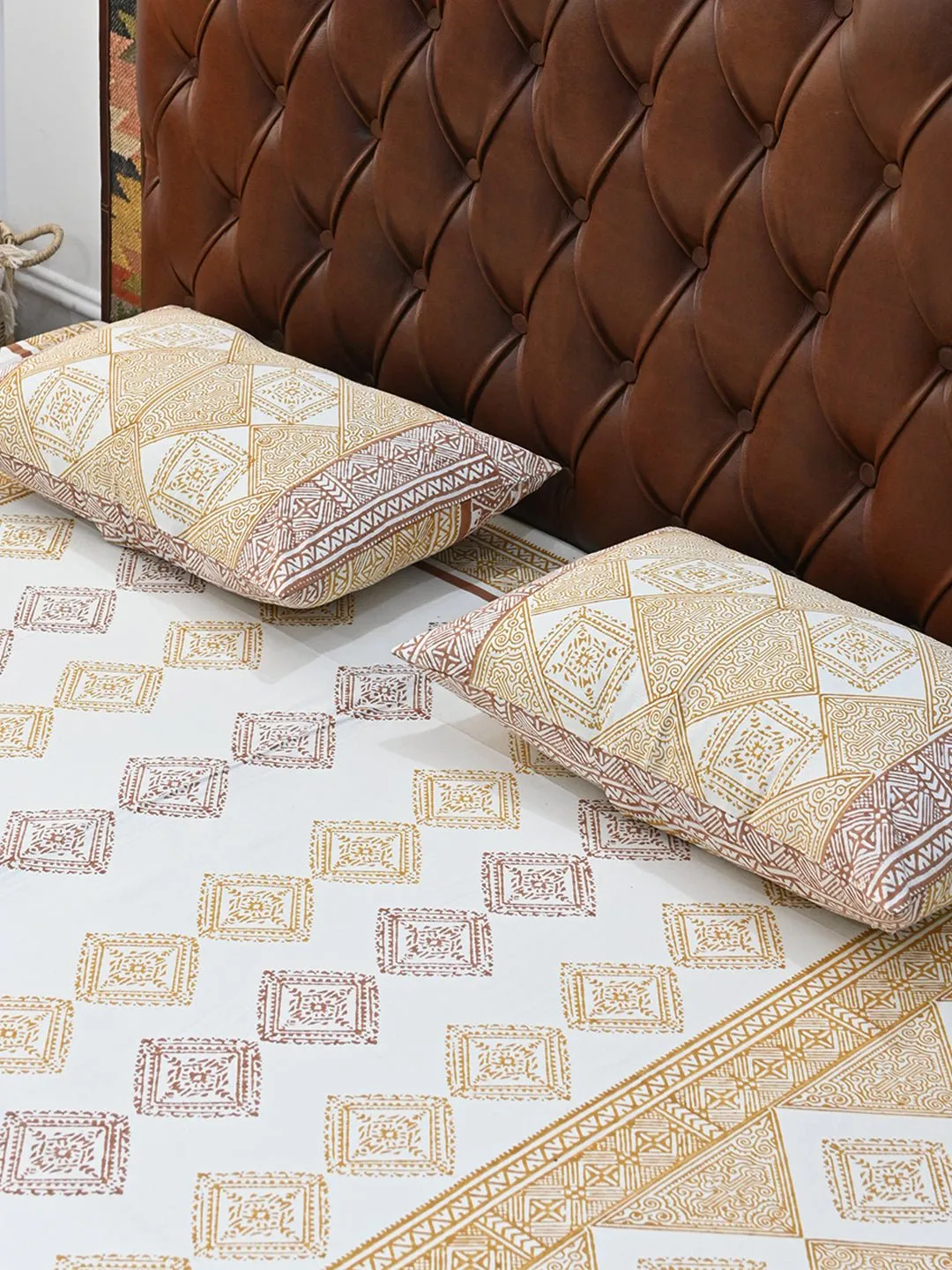 GEOMETRIC EARTHY TONE COTTON PRINTED DOUBLE BEDSHEET WITH PILLOW